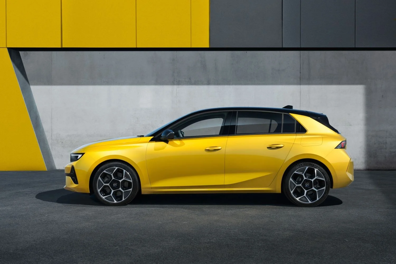 Opel Astra 1.2 Turbo (110 Hp)2021 - 2024 thumbnail 9