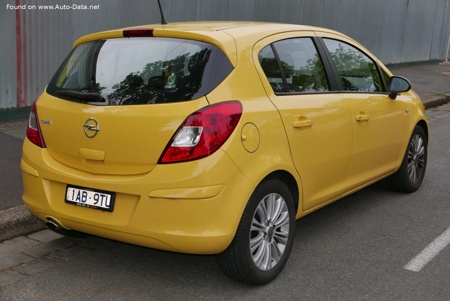 Opel Corsa 1.0 XEP (64 Hp)2011 - 2014 thumbnail 2
