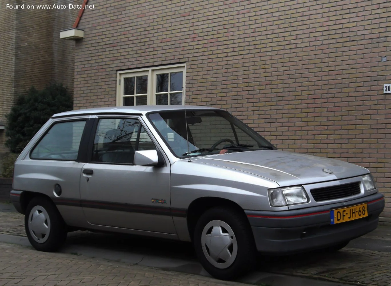 Opel Corsa 1.0 (45 Hp)1990 - 1992 thumbnail 3