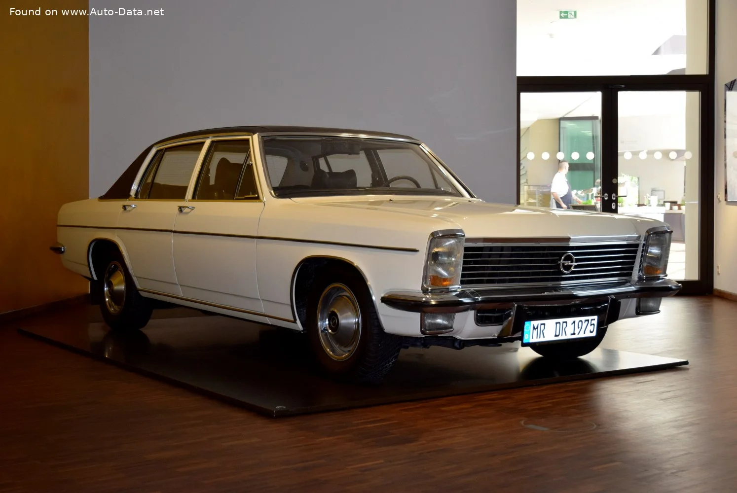 Opel Diplomat 2.8 E (165 Hp)1969 - 1975 thumbnail 4