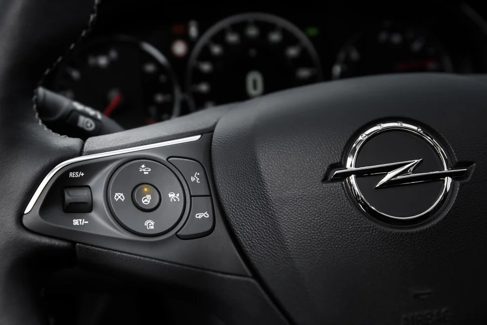 Opel Insignia 1.5 EcoTEC Turbo (140 Hp)2017 - 2018 thumbnail 9