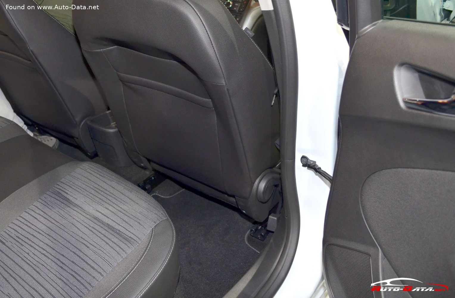 Opel Insignia 1.6 (170 Hp) Turbo Ecotec Automatic2014 - 2017 thumbnail 8
