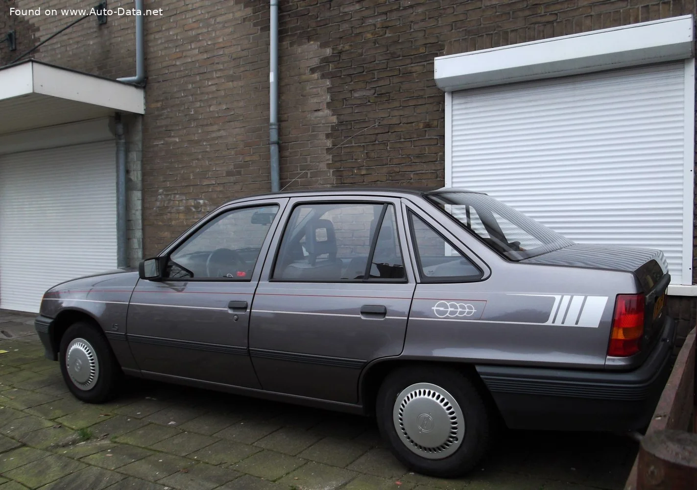 Opel Kadett 1.2 S (54 Hp)1984 - 1986 thumbnail 2