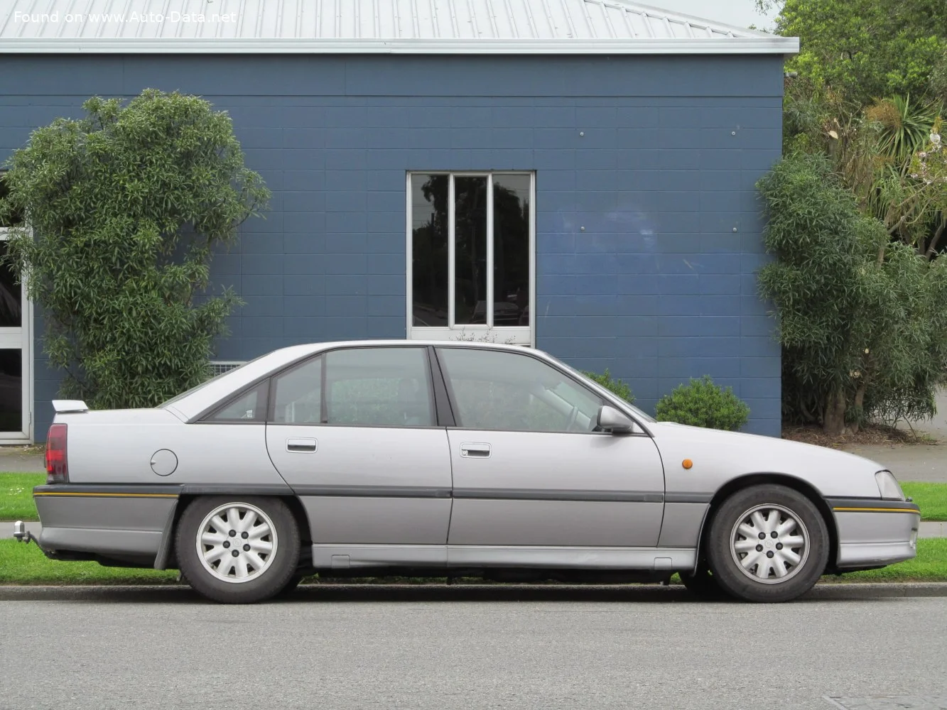 Opel Omega 1.8 (90 Hp)1986 - 1987 thumbnail 3
