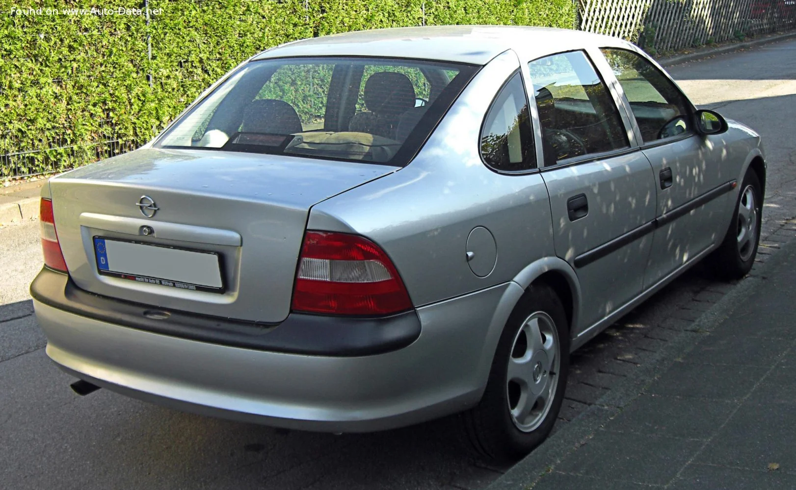 Opel Vectra 1.6i 16V (100 Hp)1995 - 1998 thumbnail 4