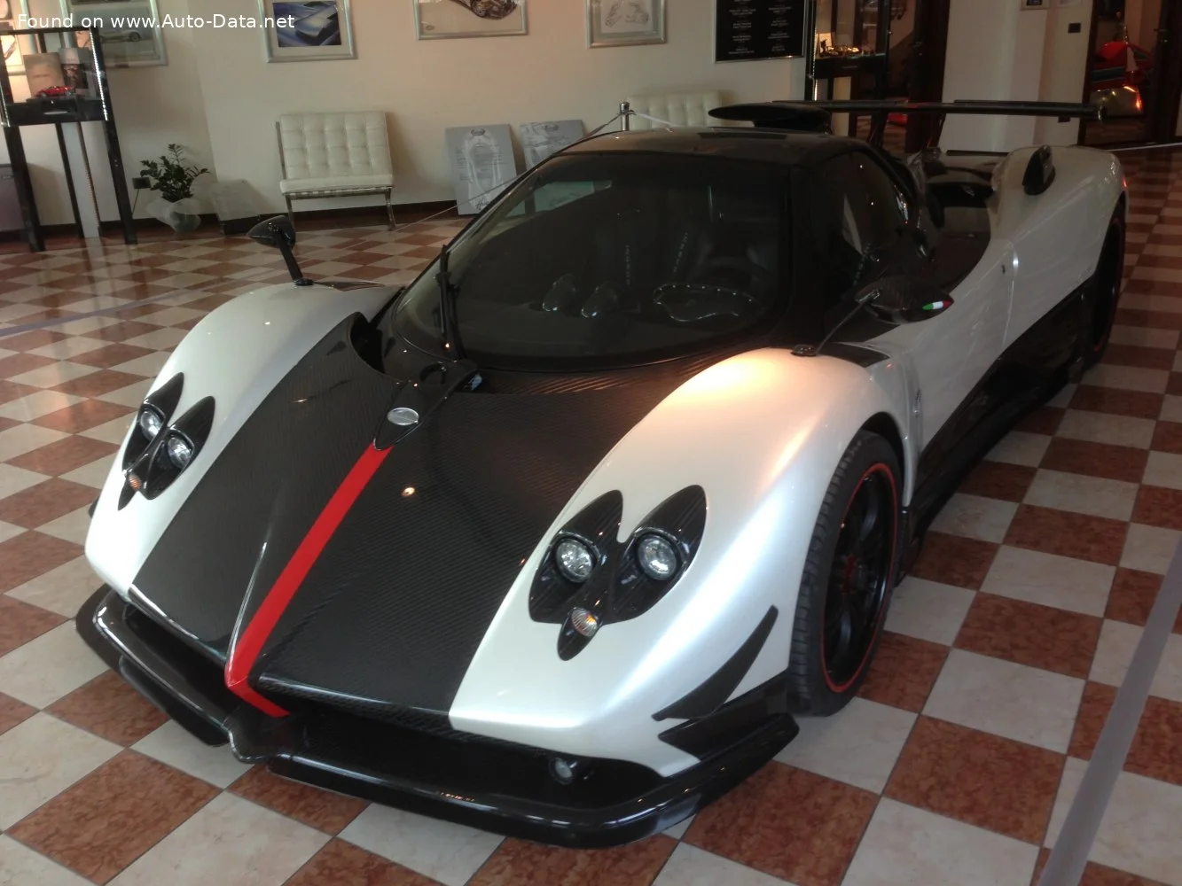 Pagani Zonda 7.3 V12 (678 Hp) Automatic2008 - 2009 - 1