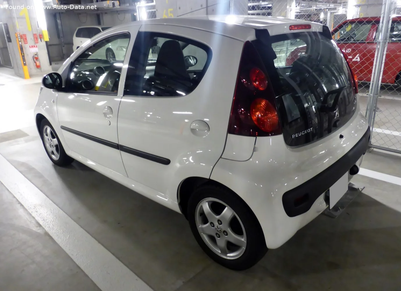 Peugeot 107 1.0 (68 Hp)2012 - 2014 thumbnail 2