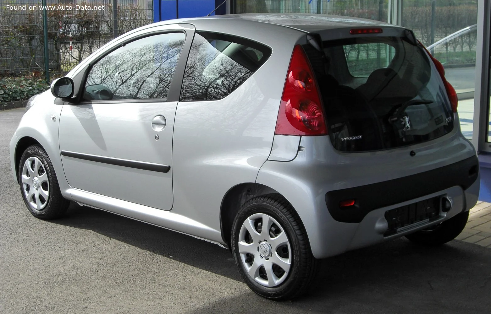 Peugeot 107 1.0 (68 Hp)2008 - 2010 thumbnail 2