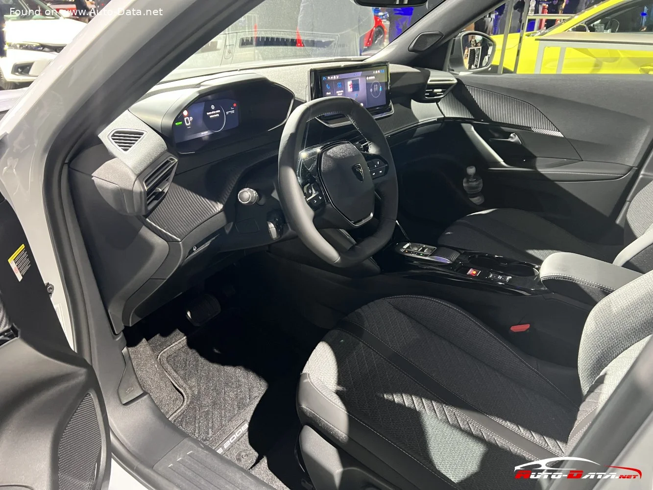 Peugeot 2008 1.2 (136 Hp) Mild Hybrid e-DCS62023 - 2025 thumbnail 17