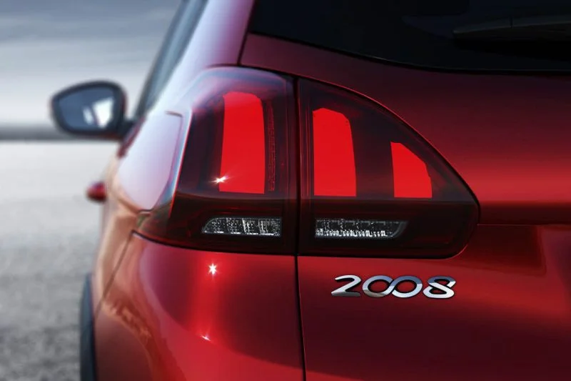 Peugeot 2008 1.2 PureTech (110 Hp) Automatic start&stop STT2016 - 2019 thumbnail 11
