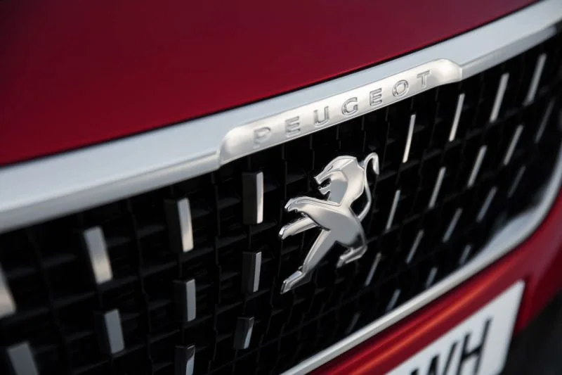 Peugeot 2008 1.2 PureTech (110 Hp) Automatic start&stop STT2016 - 2019 thumbnail 6