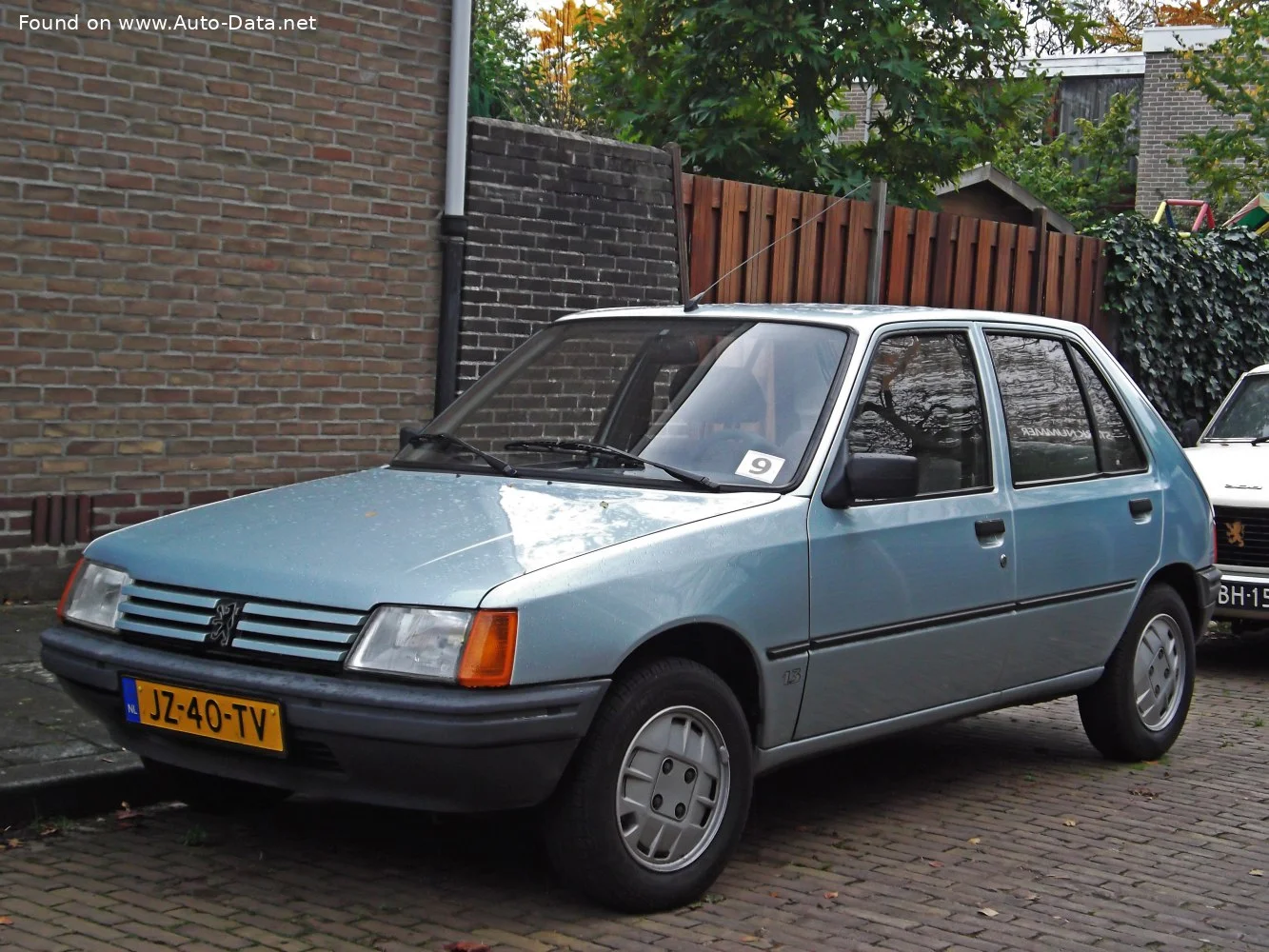 Peugeot 205 1.0 (45 Hp)1983 - 1987 thumbnail 3