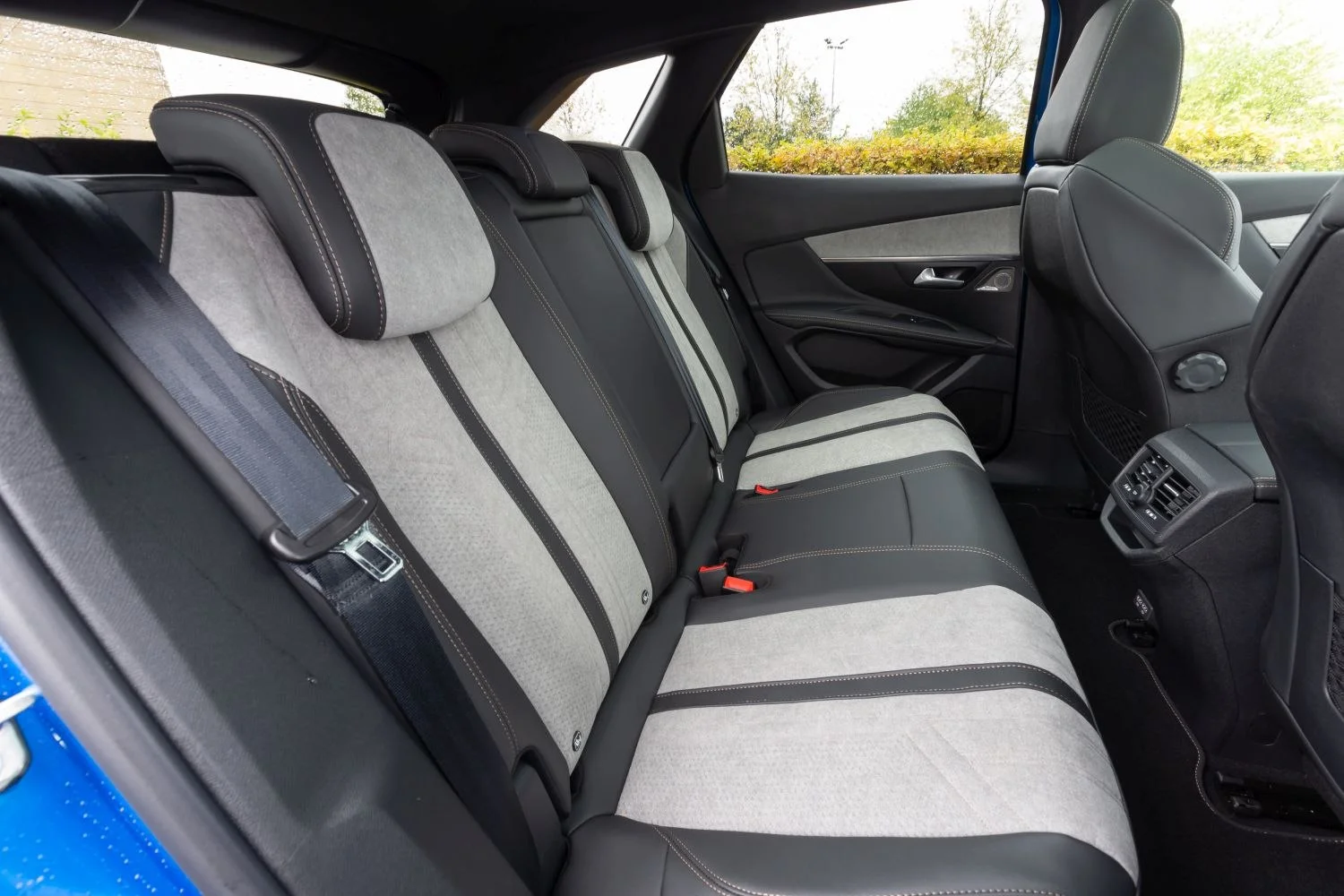 Peugeot 3008 1.2 (136 Hp) Hybrid e-DCS62023 - 2023 thumbnail 14