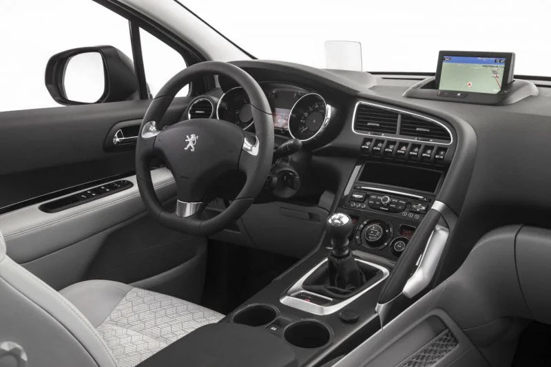 Peugeot 3008 1.2 PureTech (130 Hp)2015 - 2016 thumbnail 3