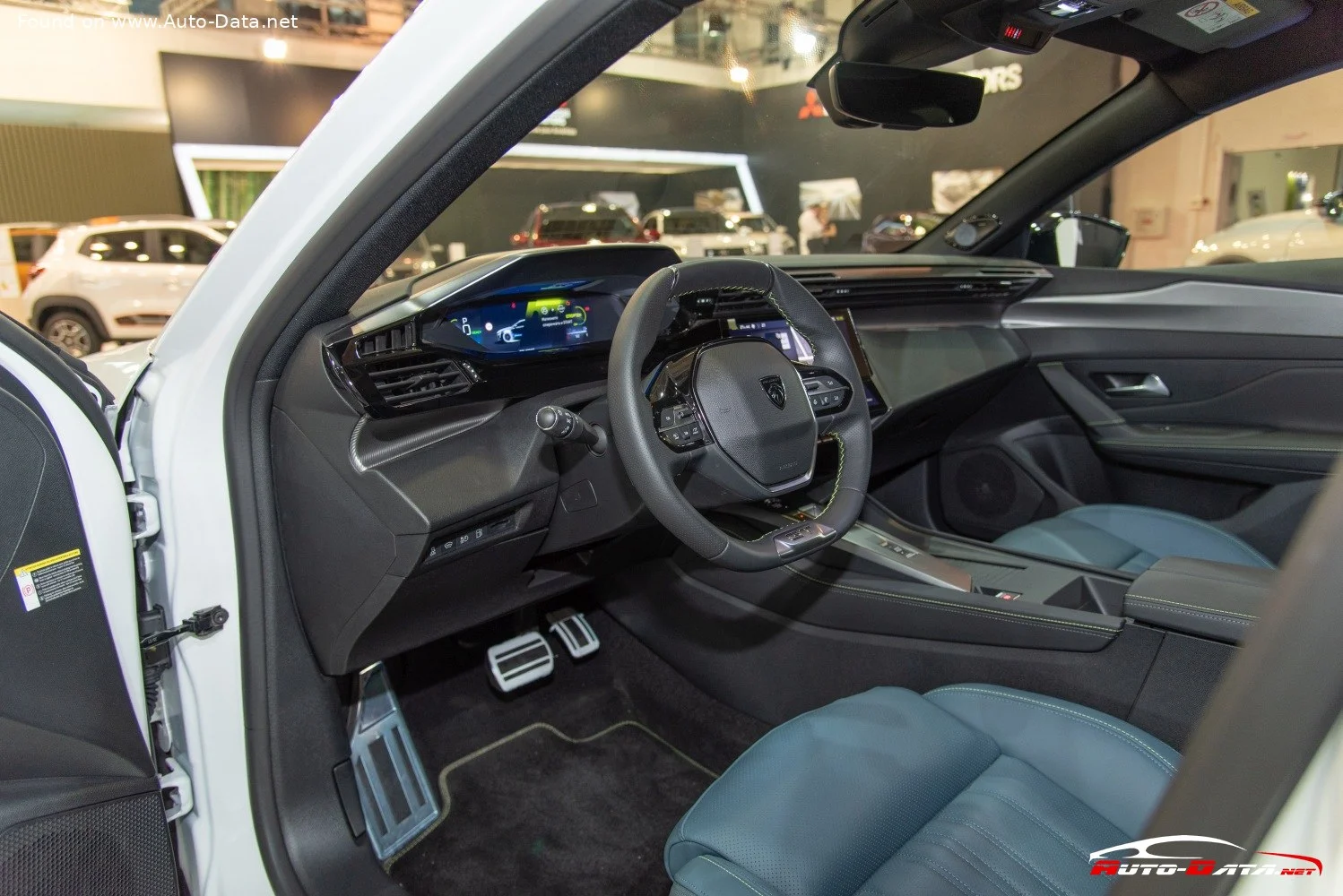 Peugeot 308 1.2 (136 Hp) Mild Hybrid e-DCS2023 - 2025 thumbnail 18