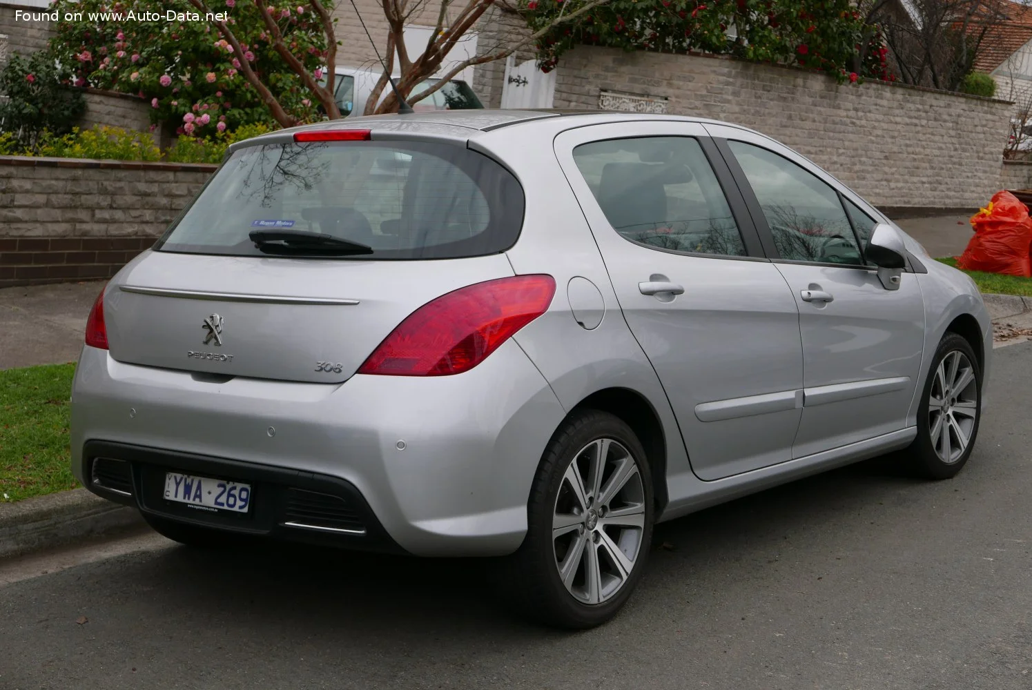 Peugeot 308 1.4 16V VTi (98 Hp)2011 - 2013 thumbnail 2