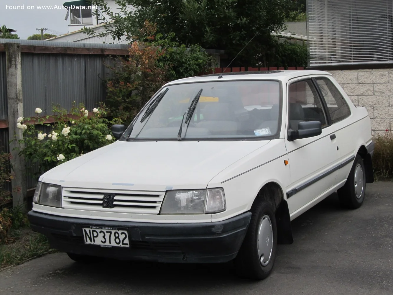 Peugeot 309 1.1 (54 Hp)1985 - 1989 thumbnail 2