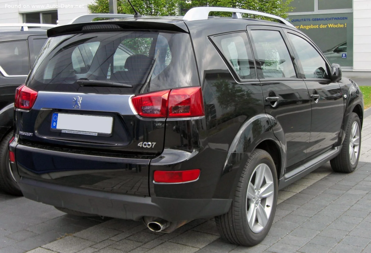 Peugeot 4007 2.2 TD (156 Hp)2007 - 2009 thumbnail 2