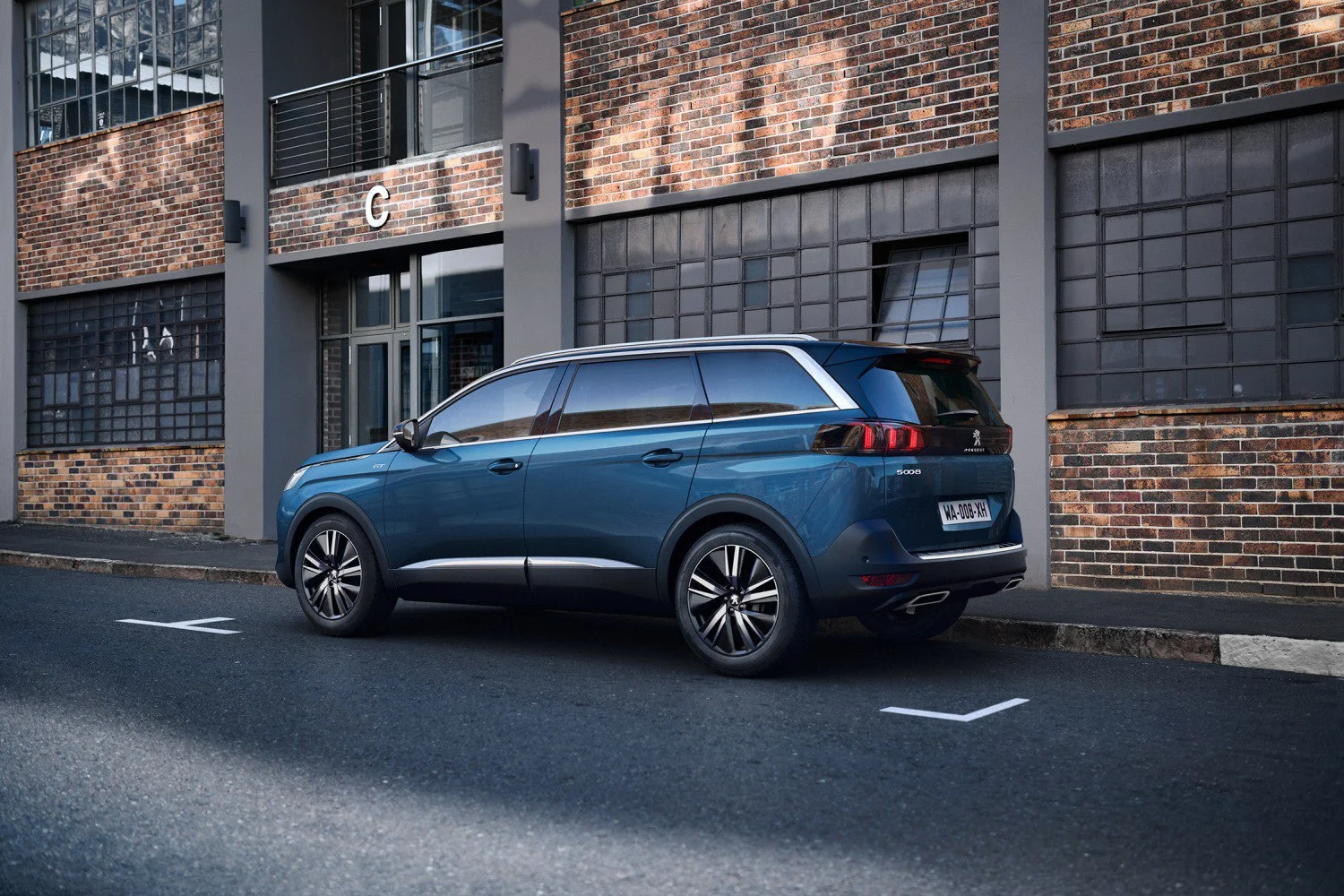 Peugeot 5008 1.2 (136 Hp) Hybrid e-DCS62023 - 2024 thumbnail 3