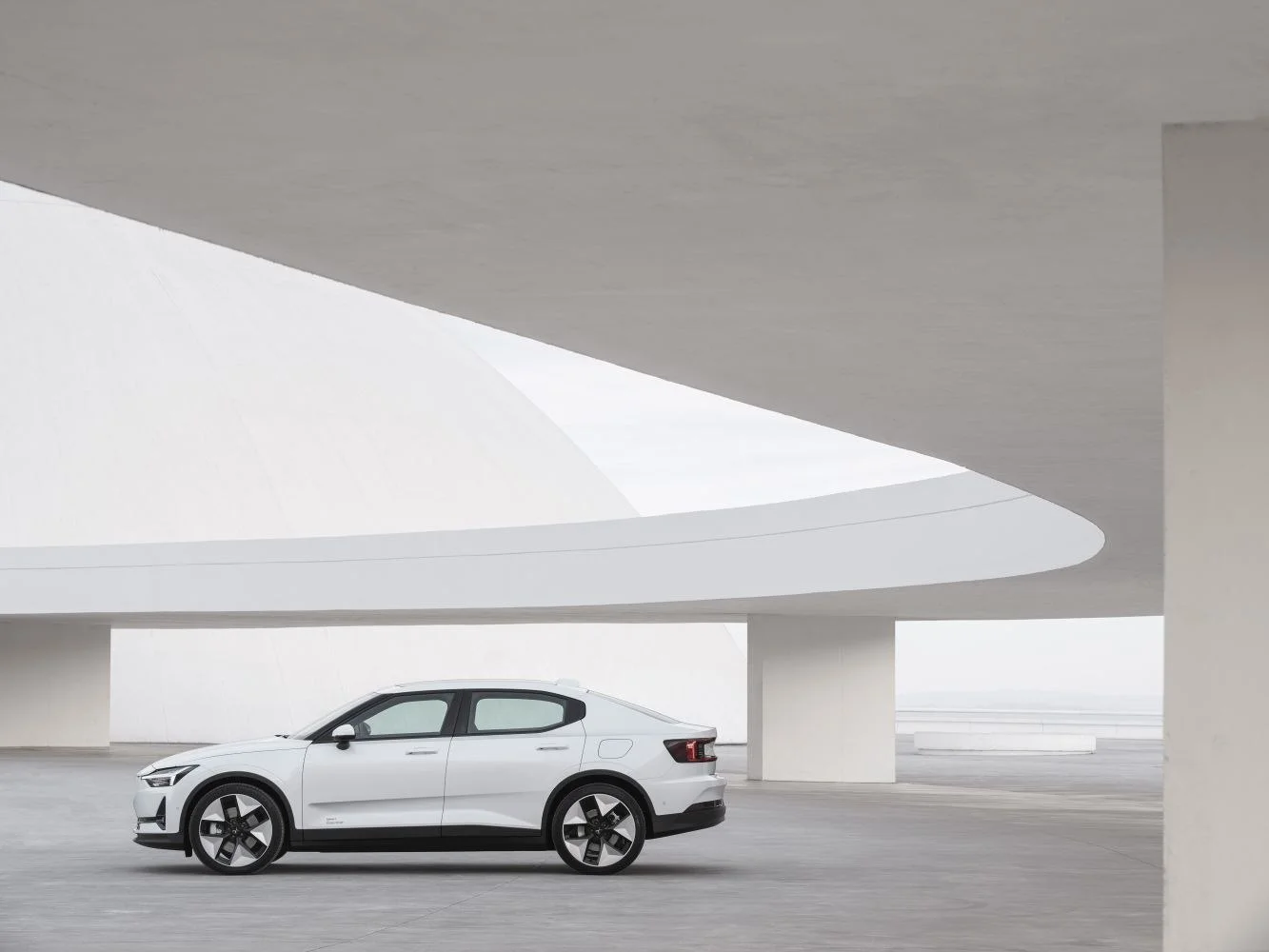 Polestar 2 69 kWh (272 Hp) Standard Range Single Motor2023 - thumbnail 2