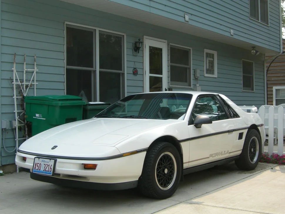 Pontiac Fiero 2.8 V6 (137 Hp) Automatic1983 - 1988 thumbnail 4
