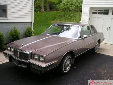 Pontiac Grand Prix Pontiac Grand Prix IV (LJ) thumbnail 2