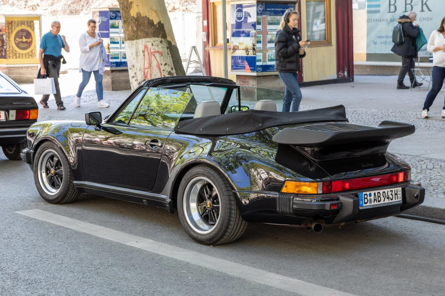 Porsche 911 3.0 SC (204 Hp)1982 - 1983 thumbnail 4