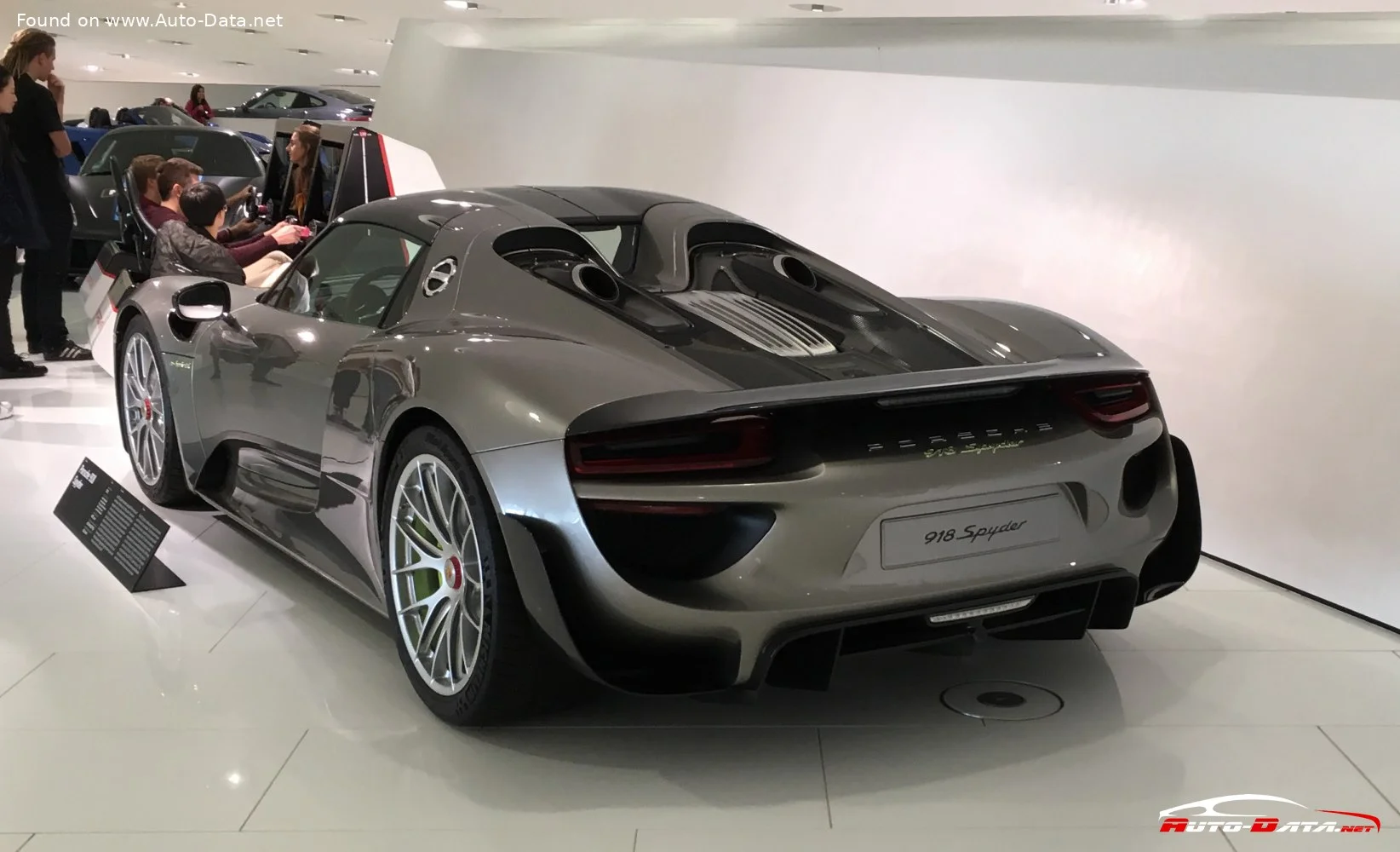 Porsche 918 4.6 V8 (887 Hp) Hybrid PDK2013 - 2015 thumbnail 8