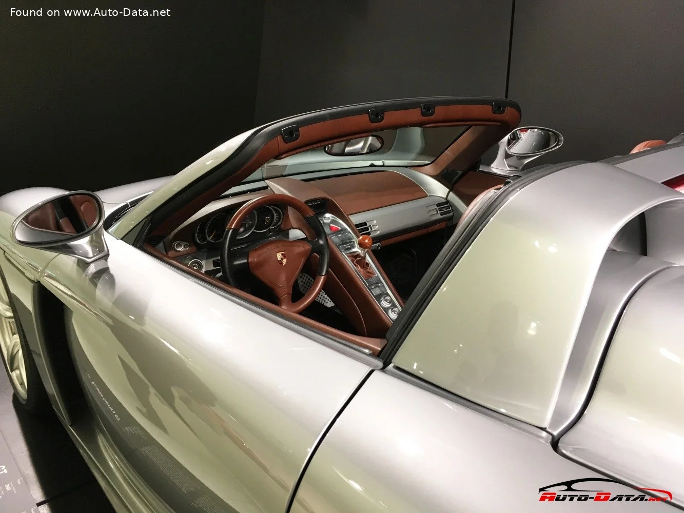 Porsche Carrera GT 5.7 i V10 40V (612 Hp)2003 - 2007 thumbnail 11