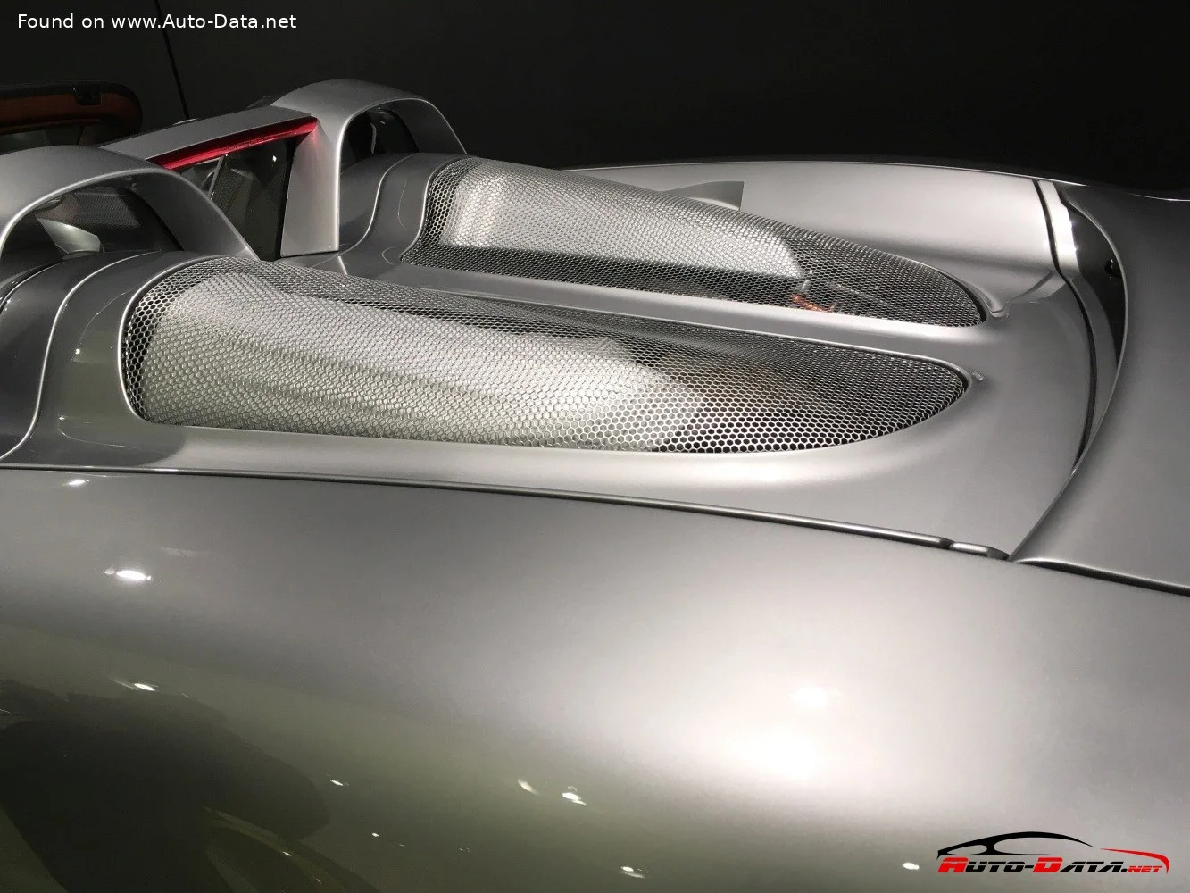 Porsche Carrera GT 5.7 i V10 40V (612 Hp)2003 - 2007 thumbnail 12