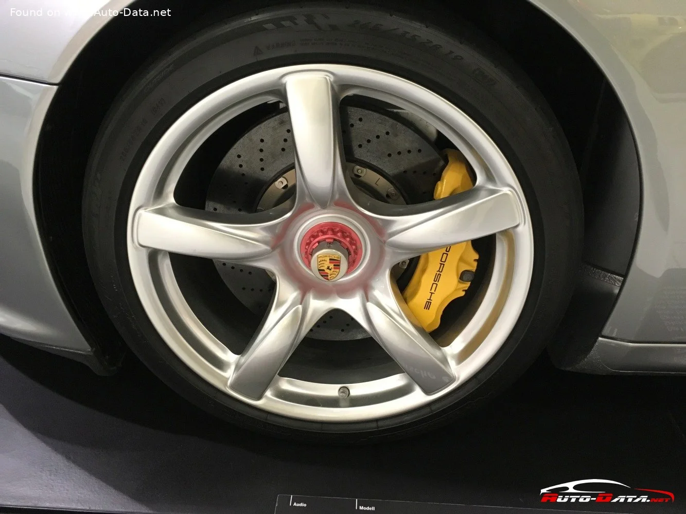Porsche Carrera GT 5.7 i V10 40V (612 Hp)2003 - 2007 thumbnail 15