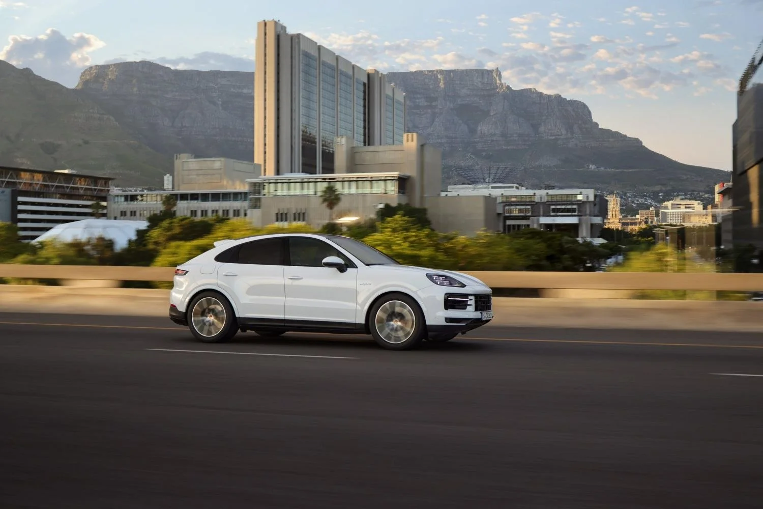 Porsche Cayenne 3.0 V6 (353 Hp) Tiptronic S2023 - thumbnail 3