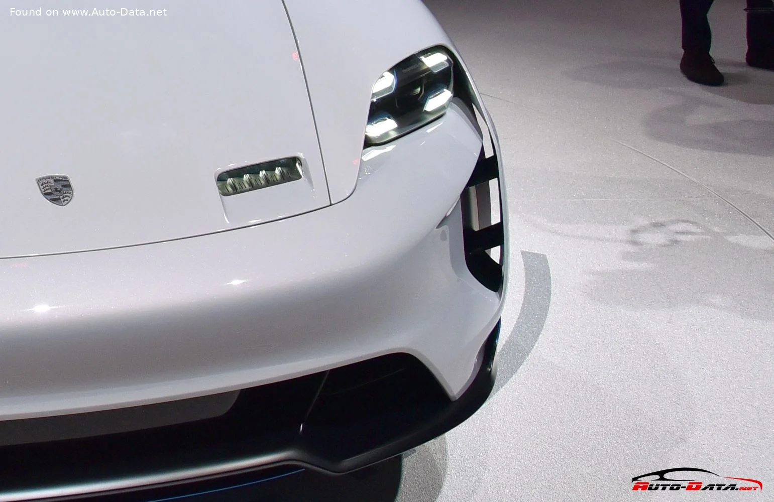 Porsche Mission E (600 Hp) AWD2018 - 2018 thumbnail 12