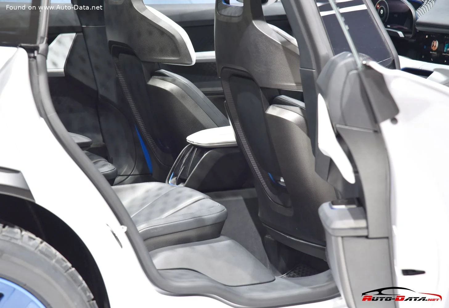 Porsche Mission E (600 Hp) AWD2018 - 2018 thumbnail 10
