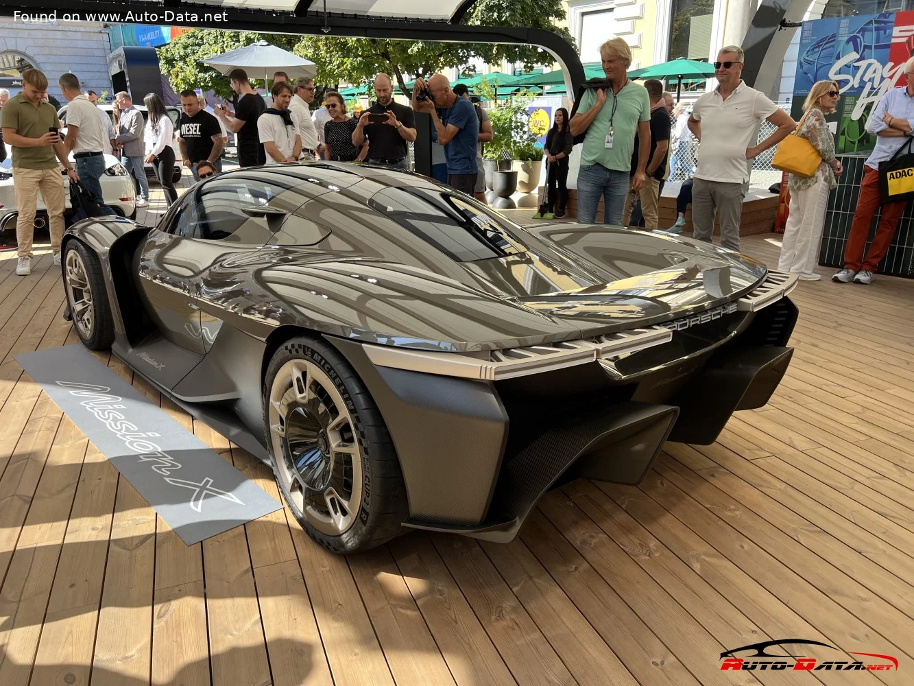Porsche Mission X Porsche Mission X concept thumbnail 5