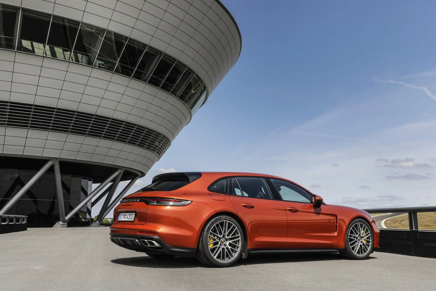 Porsche Panamera 4 2.9 V6 (330 Hp) PDK2020 - 2023 thumbnail 2