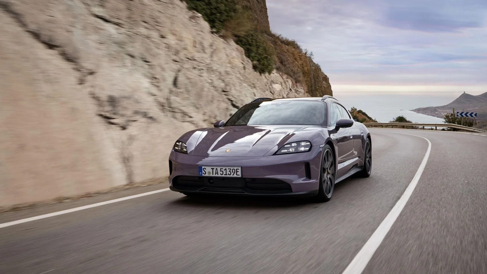Porsche Taycan 105 kWh (435 Hp)2024 - - 1