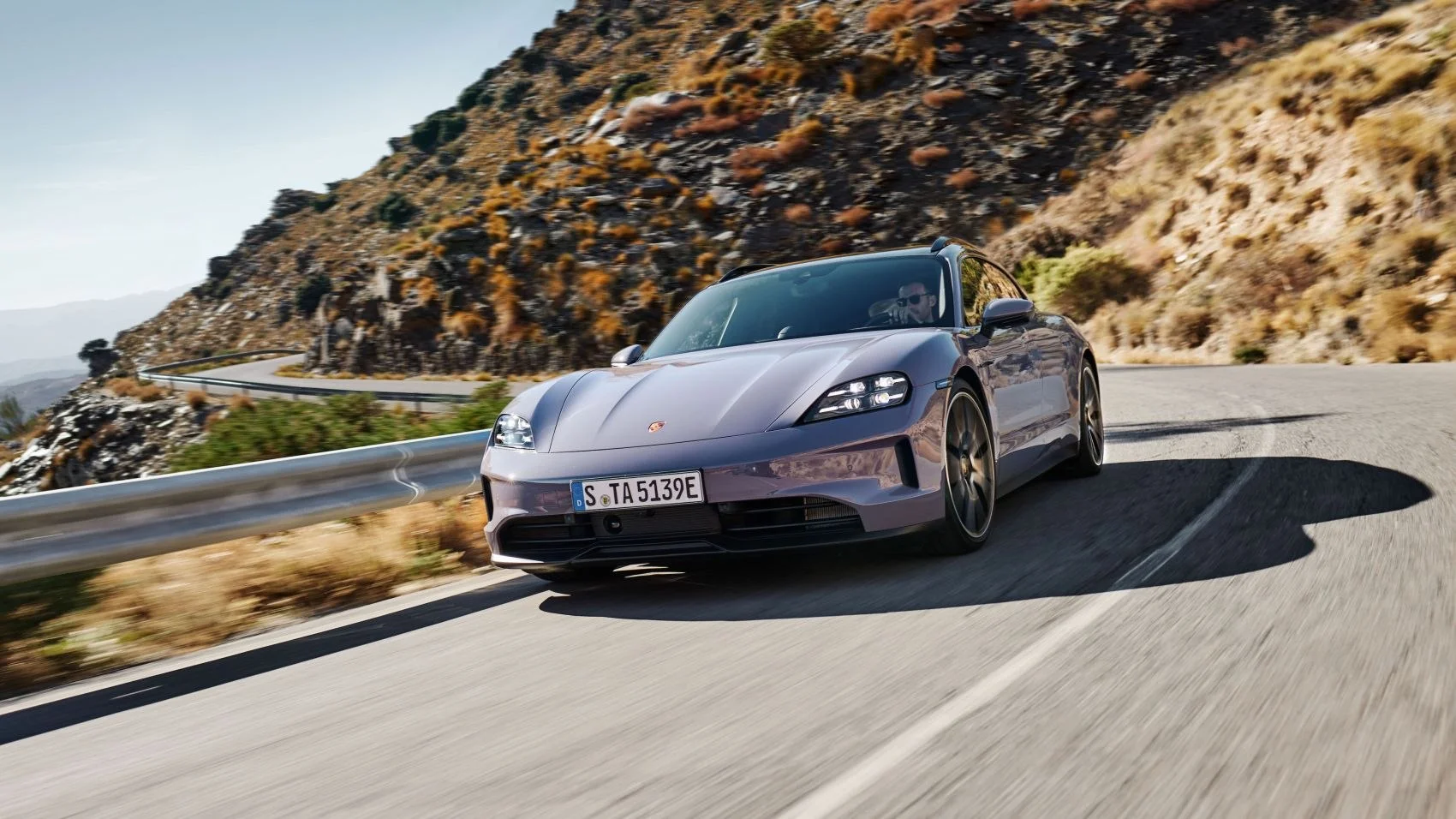 Porsche Taycan 105 kWh (435 Hp)2024 - thumbnail 2