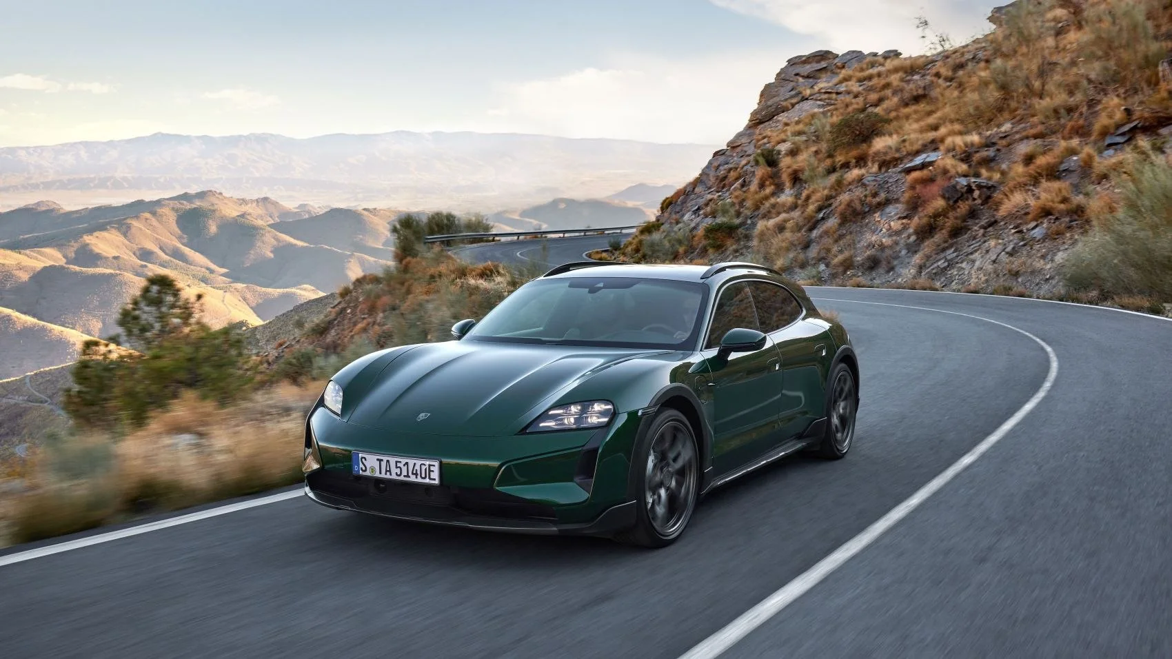 Porsche Taycan 4 105 kWh (435 Hp)2024 - - 1
