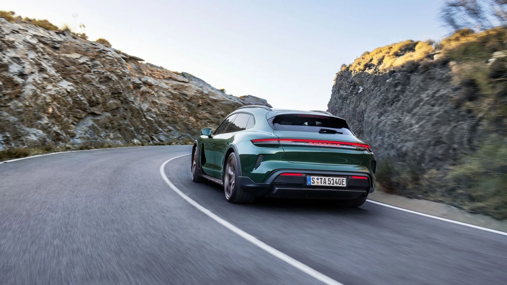 Porsche Taycan 4 105 kWh (435 Hp)2024 - thumbnail 2