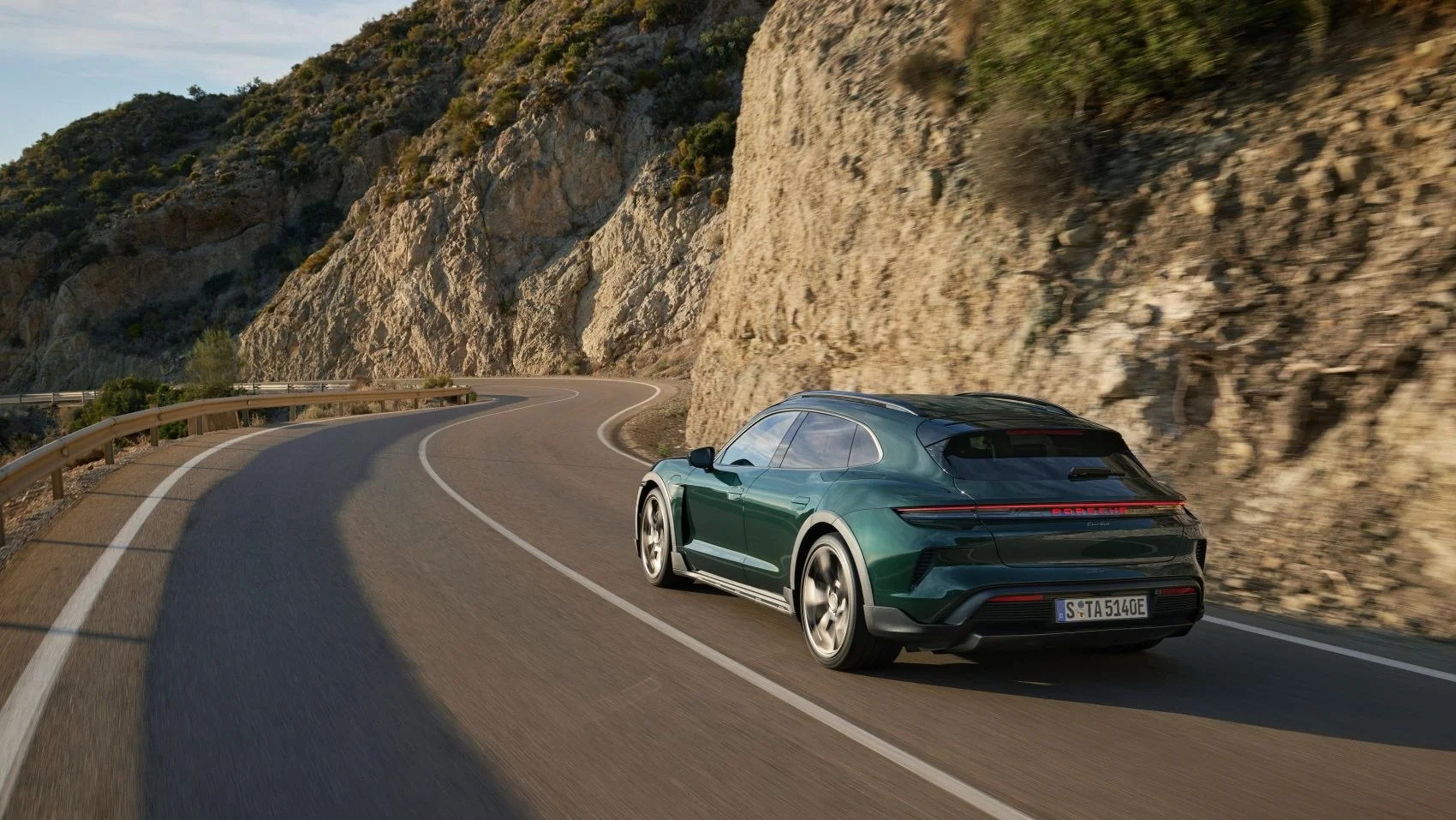 Porsche Taycan 4 105 kWh (435 Hp)2024 - thumbnail 11
