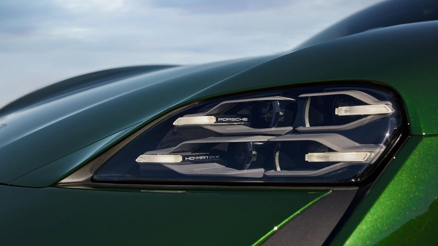Porsche Taycan 4 105 kWh (435 Hp)2024 - thumbnail 13