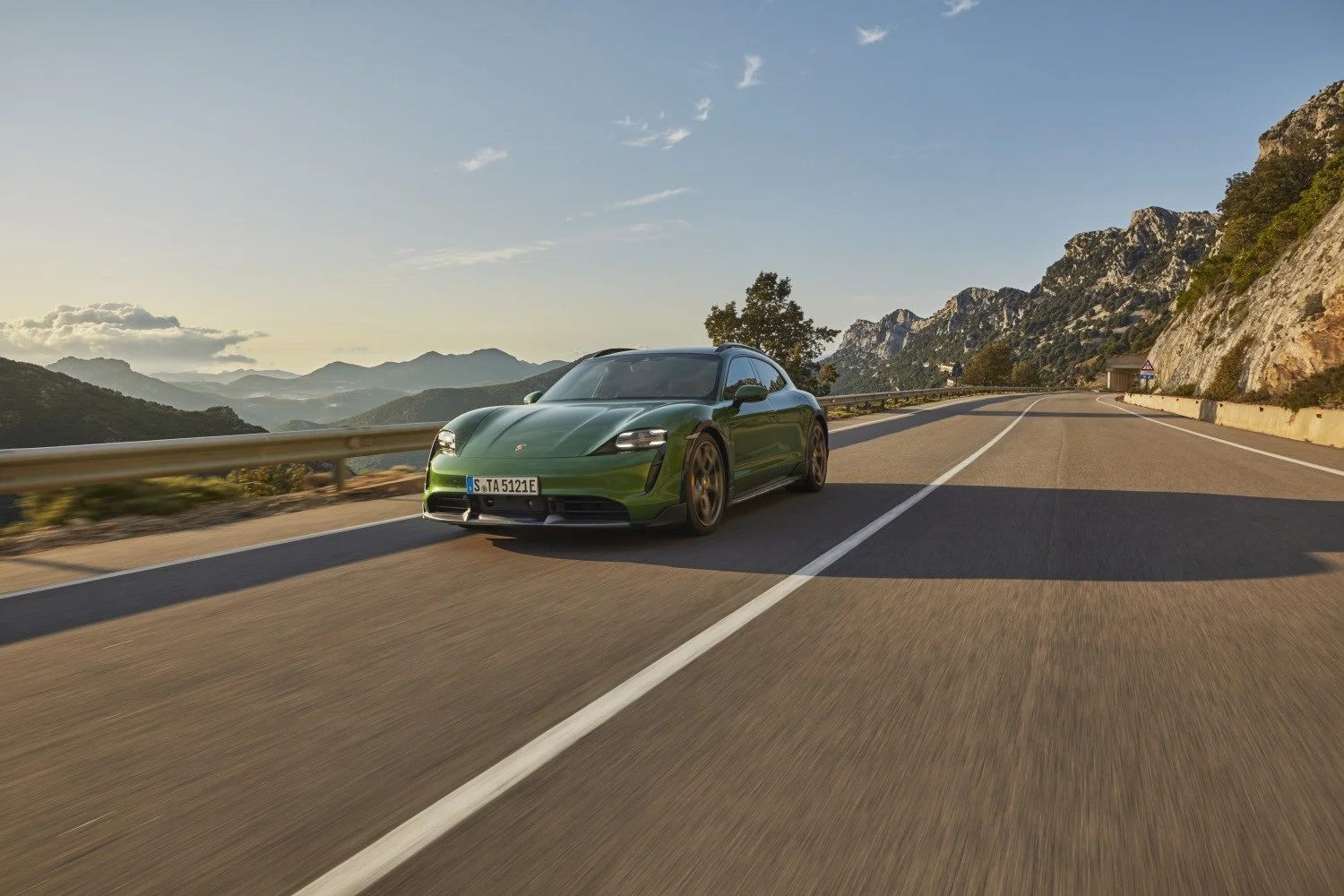 Porsche Taycan 4 93.4 kWh (476 Hp)2021 - 2024 thumbnail 3