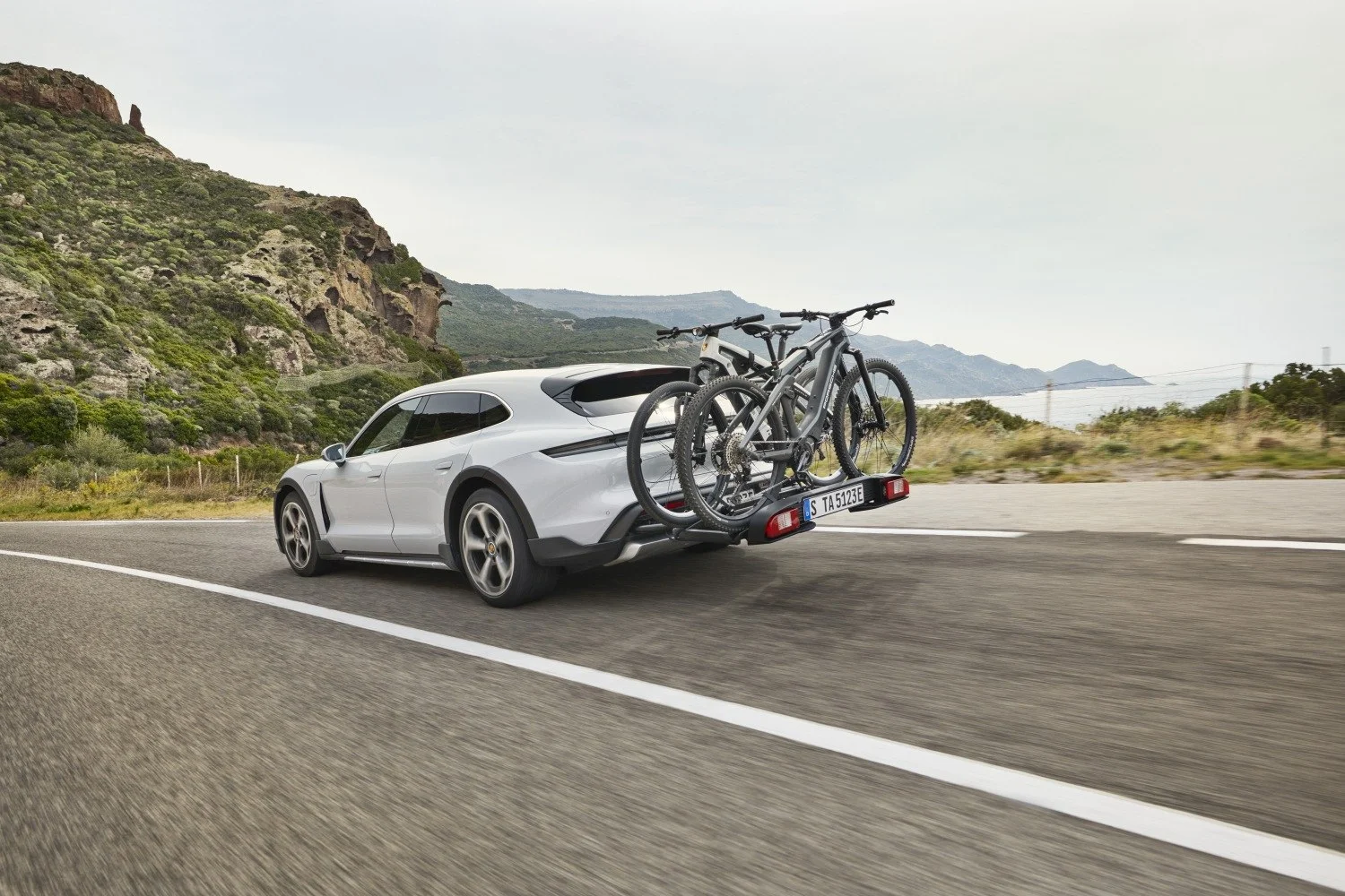 Porsche Taycan 4 93.4 kWh (476 Hp)2021 - 2024 thumbnail 9