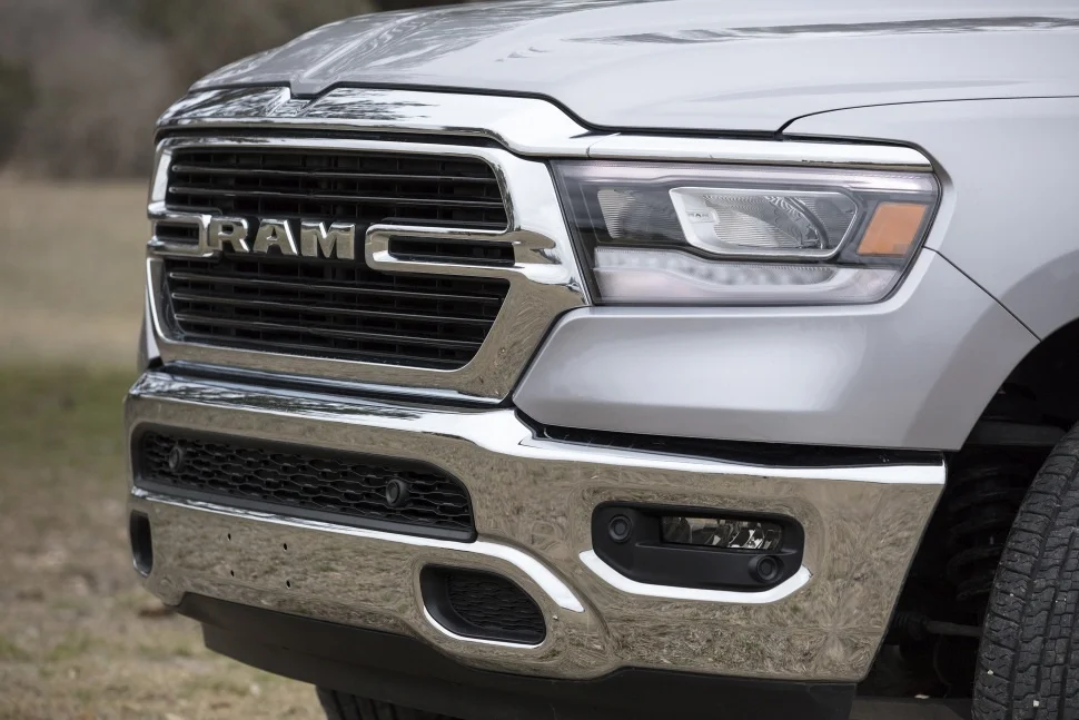 RAM 1500 3.6 Pentastar V6 eTorque (305 Hp) 4WD Automatic2018 - 2024 thumbnail 3