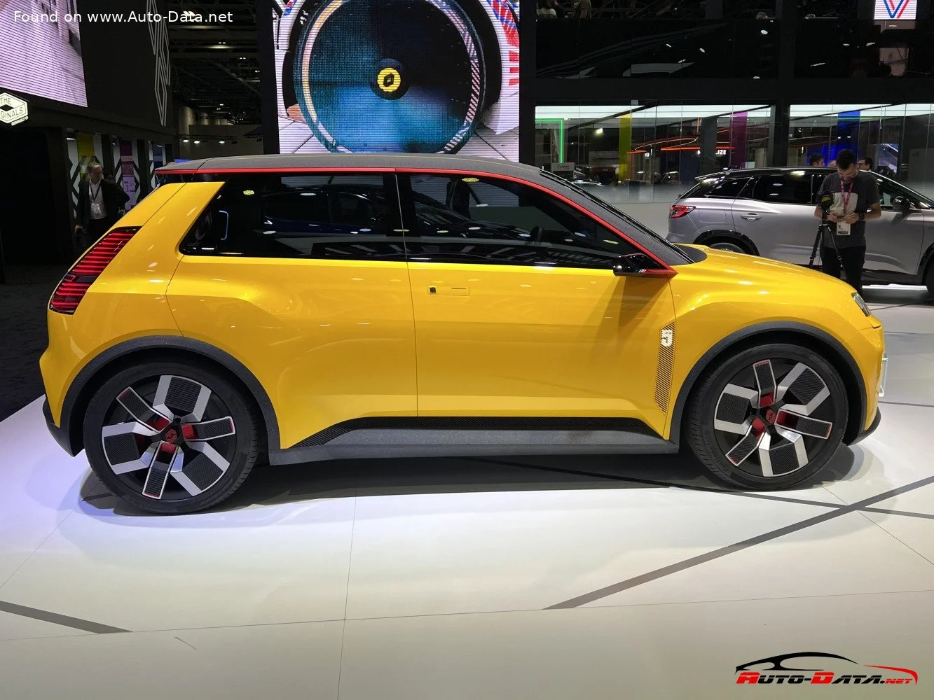 Renault 5 E-Tech Renault 5 Electric (Prototype) thumbnail 5