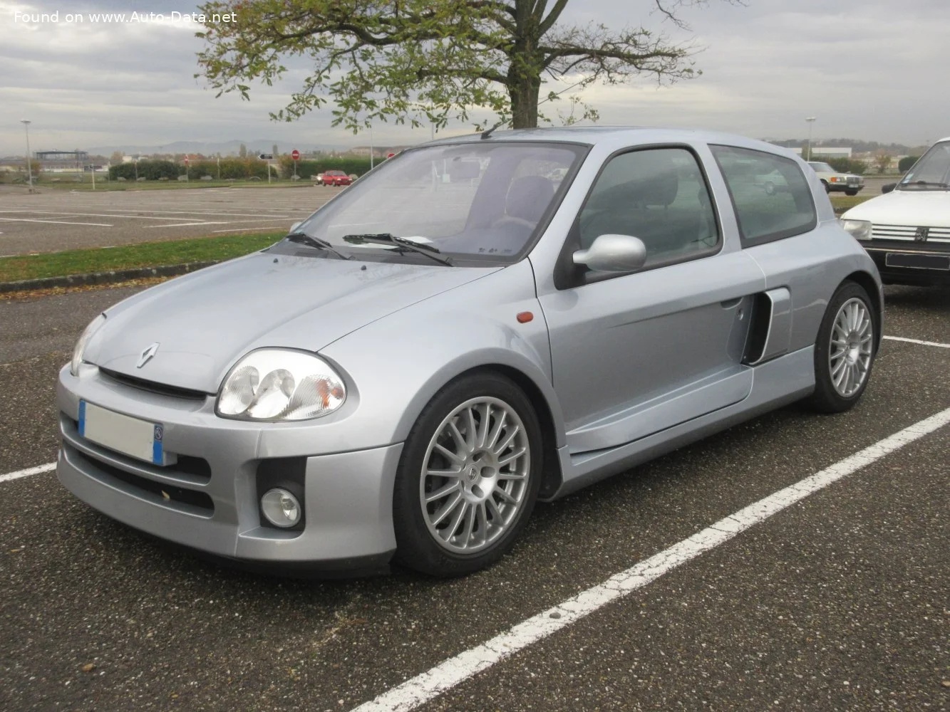 Renault Clio 3.0 V6 (226 Hp)2000 - 2002 thumbnail 2