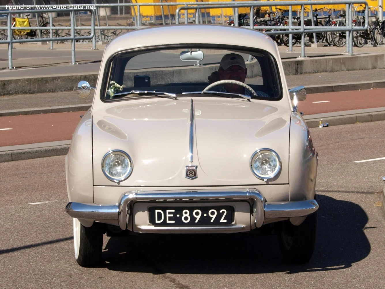 Renault Dauphine 0.8 (30 Hp)1956 - 1967 thumbnail 2