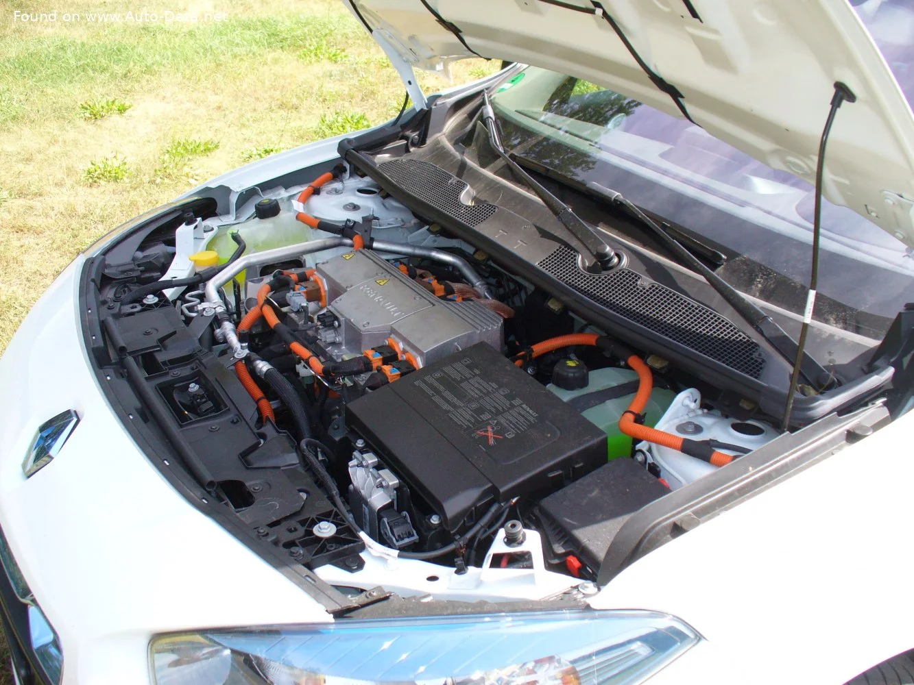 Renault Fluence 22 kWh (95 Hp)2011 - 2014 thumbnail 12