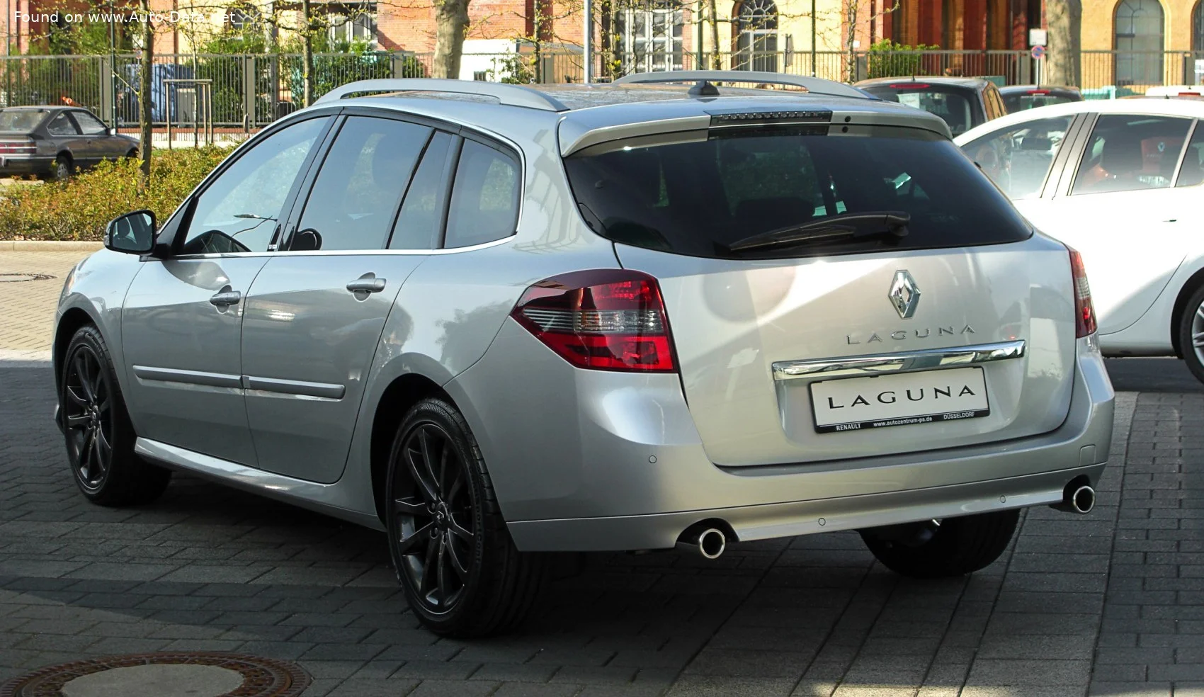 Renault Laguna 1.5 dCi (110 Hp)2010 - 2015 thumbnail 3